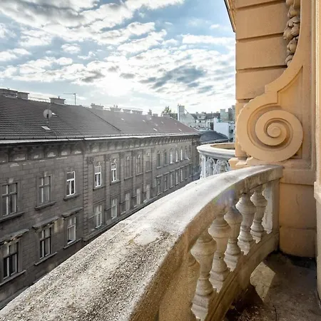 Ultra - Super Comfy - Balcony Budapest