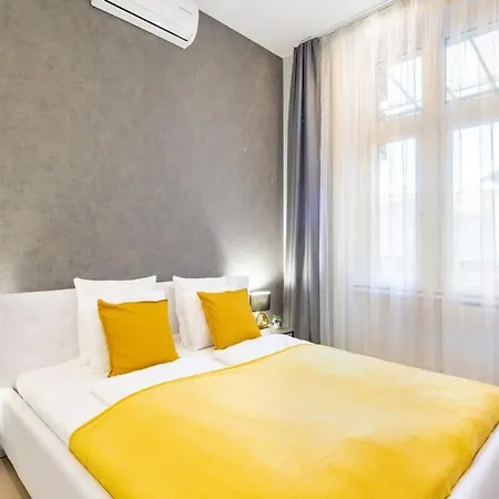 Ultra - Super Comfy - Balcony Apartment